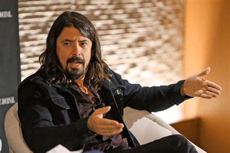 Dave Grohl calls out disengaged fans at Foo Fighters show | EW.com