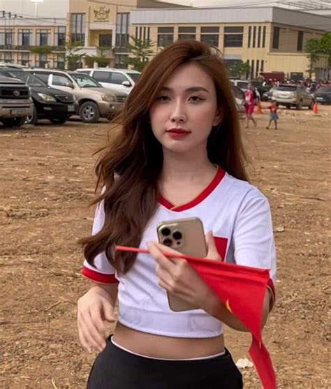 Cận cảnh body cực gợi cảm hot girl tik tok Thanh Mèo cổ vũ Việt Nam ở SEA Games Bongdaplus vn