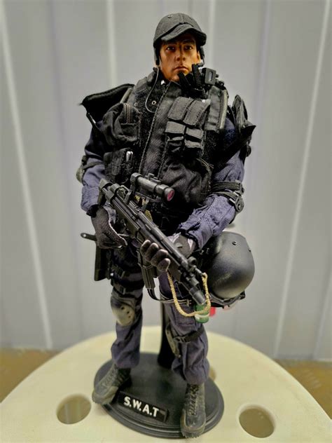 Hot Toys S W A T Scale Figure Hobbies Toys Toys Games On Carousell
