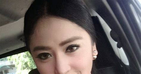 Dewi Persik Hot Selfie Foto Galeri Zona Artis Lagi
