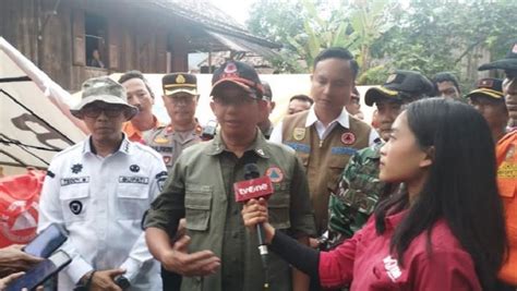 Kepala Bnpb Temui Warga Korban Bencana Longsor Dan Banjir Bandang Di