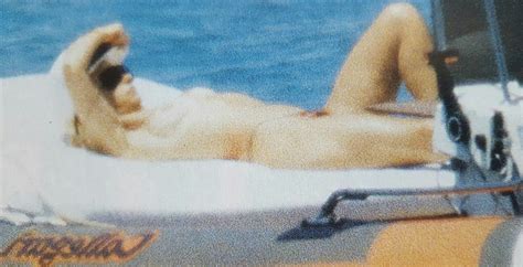 Naked Raffaella Carrà Added 04 21 2018 by sina1984