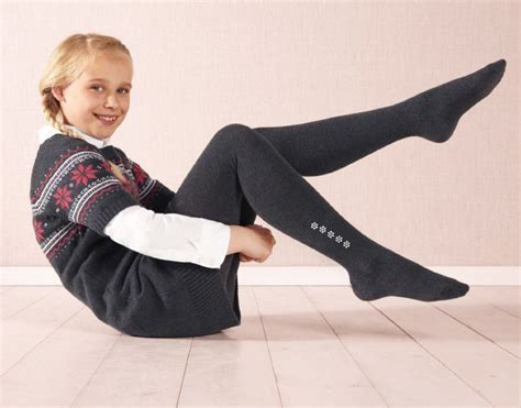 Дети в капроновых колготках на кровати - 93 фото