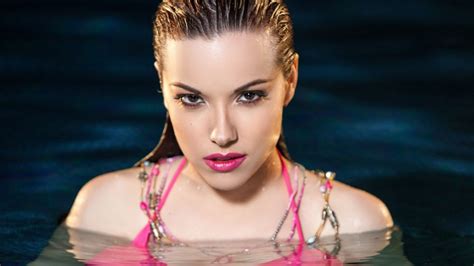 Model Pink Lingerie Curvy Swimming Pool Wet Elizabeth Marxs Pink Lipstick Hd Wallpaper