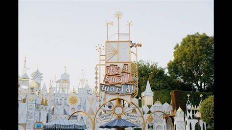Naked Year Old Wandered Around Disneylands Its A Small World