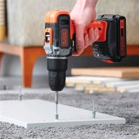 PARAFUSADEIRA FURADEIRA DE IMPACTO 20V BLACK DECKER BCD704C1