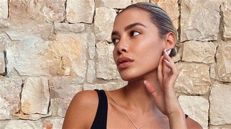 Con Una Diminuta Bikini La Foto De La Hija De Luis Miguel Que