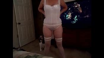 Wife Getting Massaged By A Visitng Friend XVIDEOS