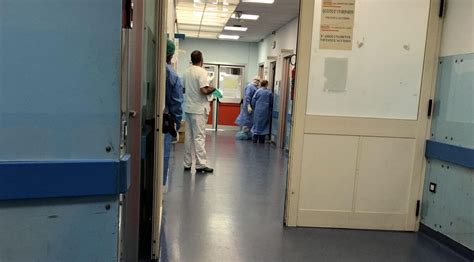 No Alla Relazione Gay Padre Accoltella Figlia E Compagna La Vicenda Tra Salerno E Crotone