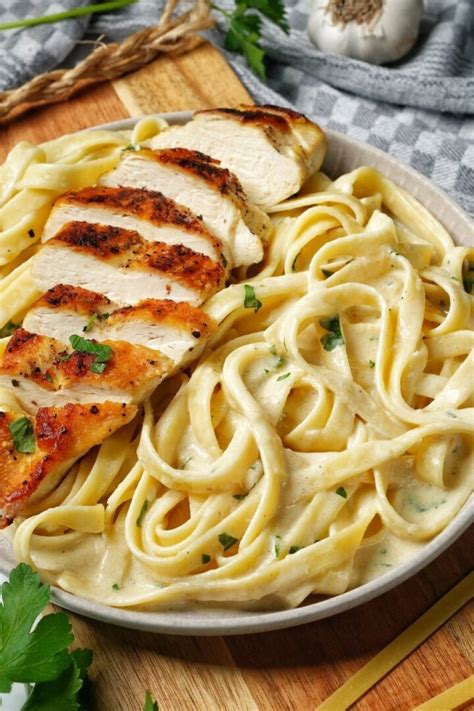 chicken alfredo pasta einfach cremig und lecker
