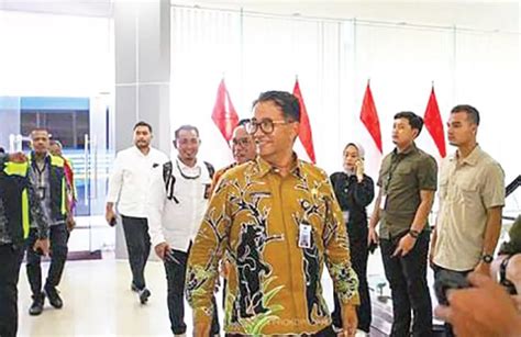 Pj Bupati PPU Dampingi Mendagri Kembali Ke Jakarta PPU Berikan