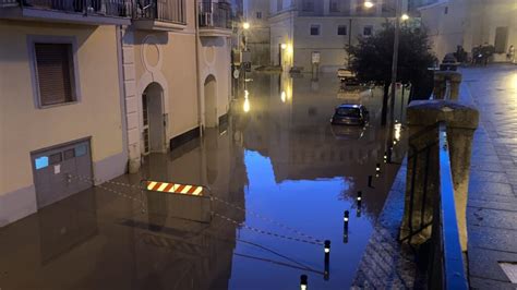 Sale Il Livello Del Volturno Ora Il Fiume Fa Davvero Paura Video E