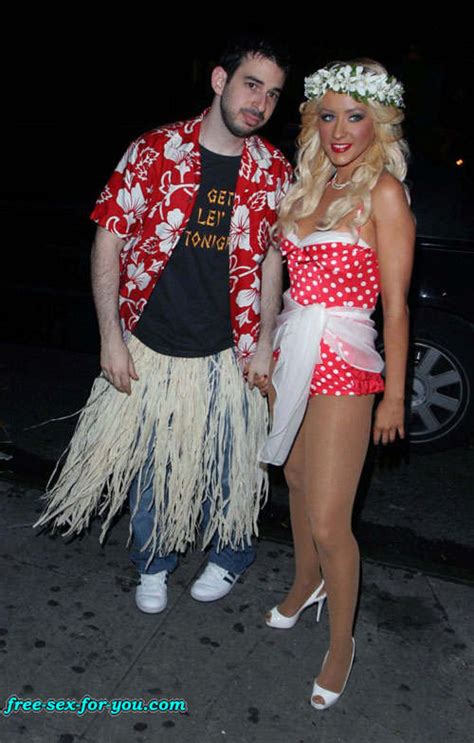 Christina Aguilera Showing Nice Ass And Upskirt On Stage Porn Pictures