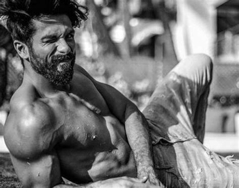 Haider Shahid Kapoor Six Pack