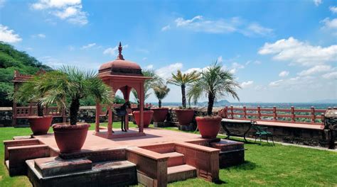 visit alwar   alwar tourism expedia travel guide