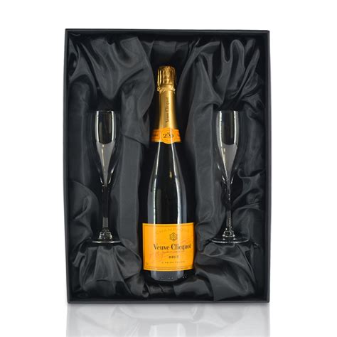 Veuve Clicquot Brut In Exklusiver Geschenkverpackung Muselet