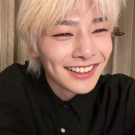 Pin En Jeongin Personas Increibles Pecas Hermosas Sonrisa Hermosa