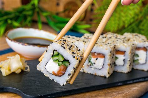Как держать палочки для суши, пошаговый мастер-класс, полезные советы