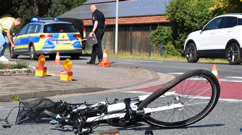 T Dlicher Unfall Zwischen Lkw Und Radfahrerin Om Online