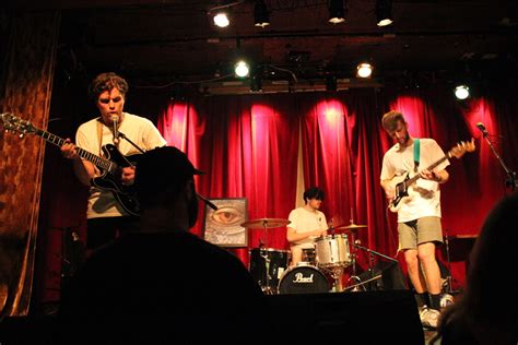 kurvi tasch dont care   internet likes