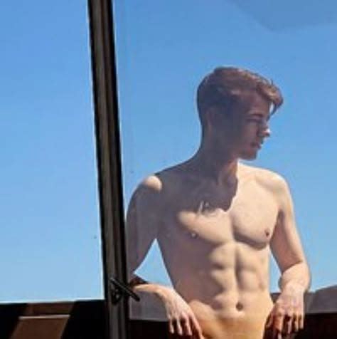 Pin By Luke Dryden On Arthur Frederick Hot British Men Youtube Boyfriend British Youtubers