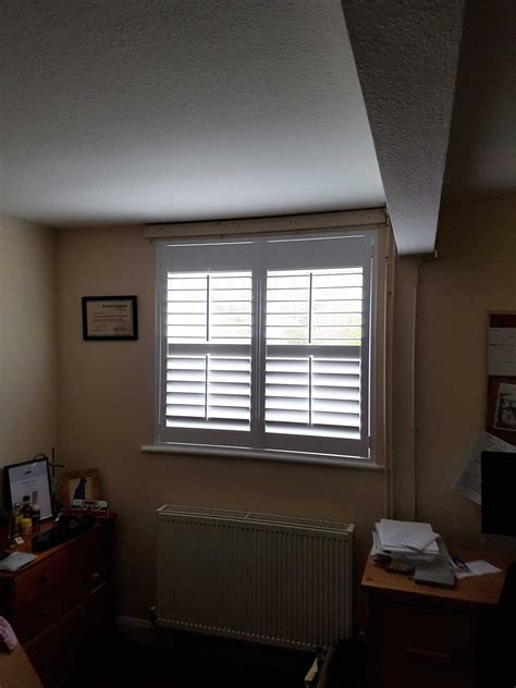 Pure White Traditional Window Shutters For Living Room And Bedrooms In