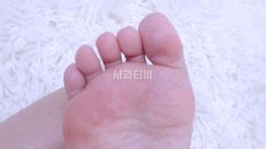 Mira 남자가 발에다가 코박죽하고 보지 핥더니 분수터짐 발 딜도 분수 Porn SpankBang