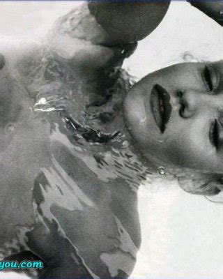 Cameron Diaz Showing Her Tits And Posing Very Sexy On Chair Porn Pictures XXX Photos Sex