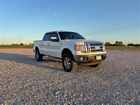 2011 Ford F150 SuperCrew Cab · Lariat Pickup 4D 5 1/2 ft - Commercial