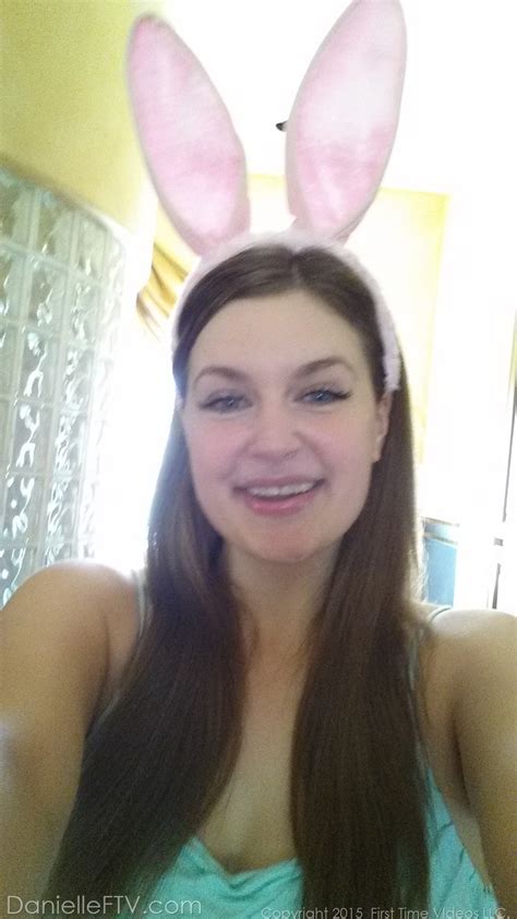 Plump Amateur Danielle Takes Topless And Clothed Selfies Around The