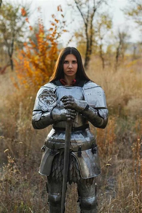 Pin By Lauren Gascoyne On Armored Ladies Female Armor Warrior Woman