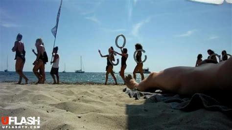 Public Beach Flash Porn Videos