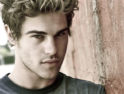 paseode gonzalez: Grey Damon - Photos