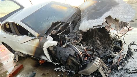 Tesla Model S Bursts Into Flames In California On Highway Flipboard