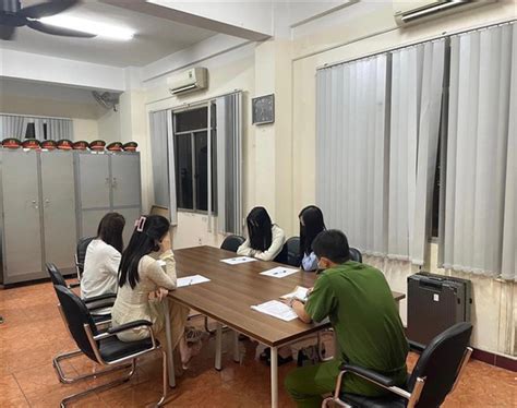 Ph Ng D Y Hoa Kh I Ca S N I Ti Ng Hot Girl Tiktoker B N D M Gi Ng N