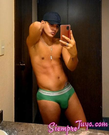 POLLITO COLOMBIANO 20 CMS DE VERGA DURA LECHERO Y UN CULO ESPECTACULAR CON LUGAR Escorts Gay