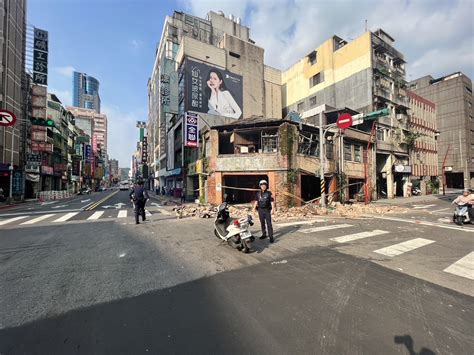 0403花蓮大地震 基隆市黃金地段危樓老宅牆柱斷落