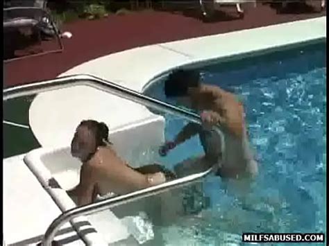 Brunette MILF Babe Gets Fucked By A Pool Before 69ing XVIDEOS