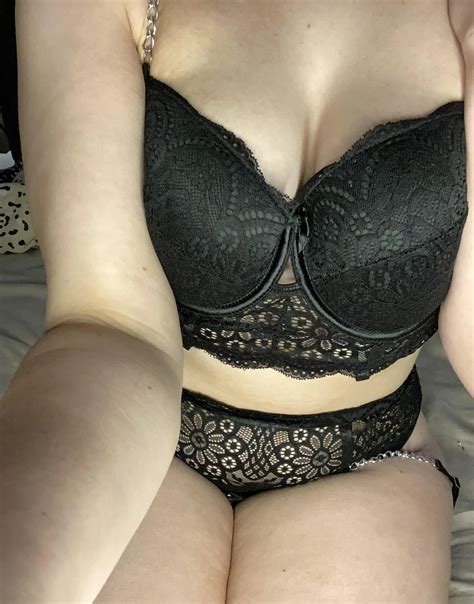 Can I come sit on your lap daddy? 💦😈 | Scrolller