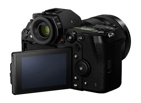 Panasonic представила полнокадровые беззеркалки LUMIX S1R и S1