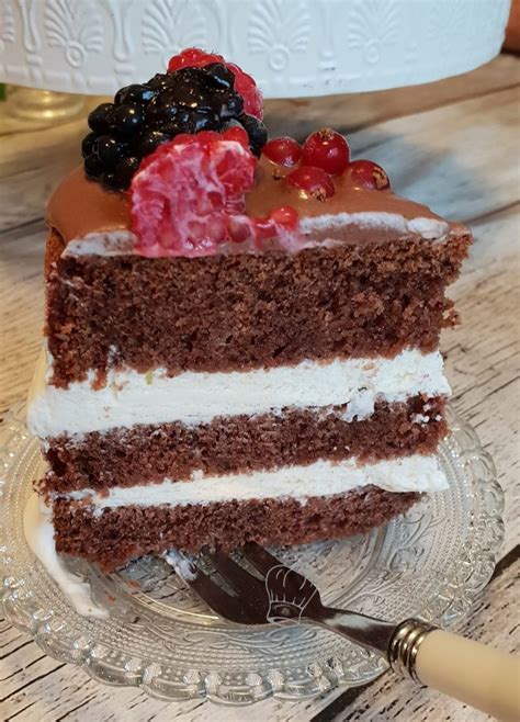 Naked Cake Aux Fruits Des Bois Pour Anniversaire Gourmandise Assia