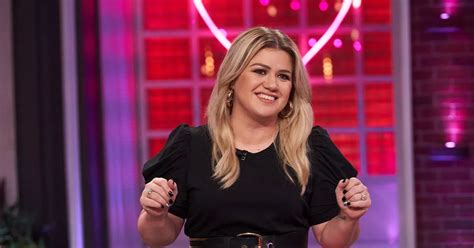 Kelly Clarkson Admits Being Naked Is Fun After Impressive Weight Loss Transformation Daily Star