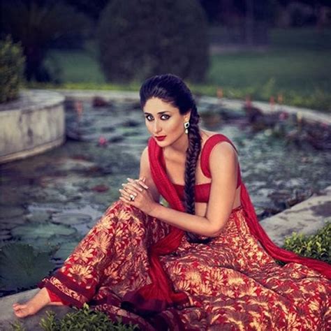 Kareena Kapoor Flaunting Her Cleavage In Sultry Blouse
