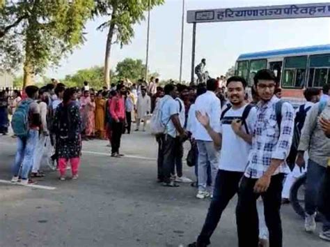 Fatehabad Bus Stand Gate Locked फतेहाबाद बस स्टैंड गेट पर जड़ा ताला