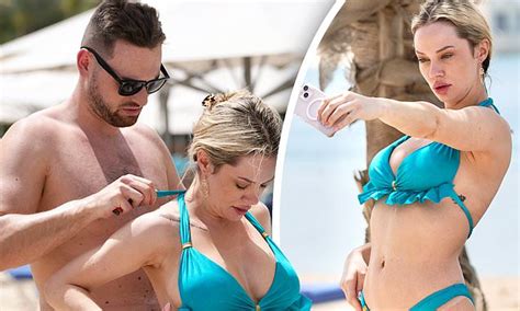 Mafs Australia Jessika Power Wears A Skimpy Bikini On Holiday In Dubai Daily Mail Online