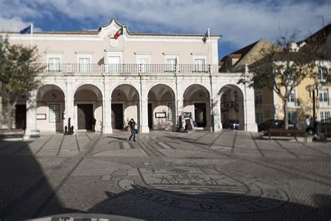 Câmara de Setúbal quer transformar antigo palácio em casas para acolher