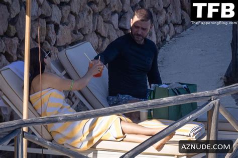 Jessica Biel Sexy Seen Flaunting Her Hot Bikini Body At The Beach In Tuscany AZNude