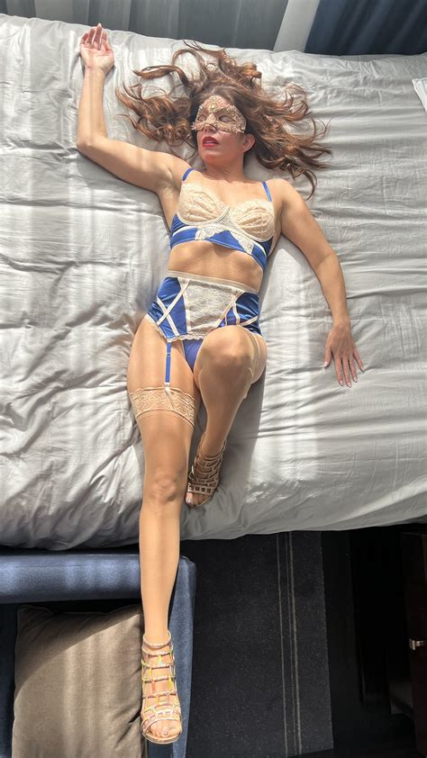 Hot Brunette Wife On Twitter Hows The Rest Of Our Day Looking Milf Vixen Hotwife Classy