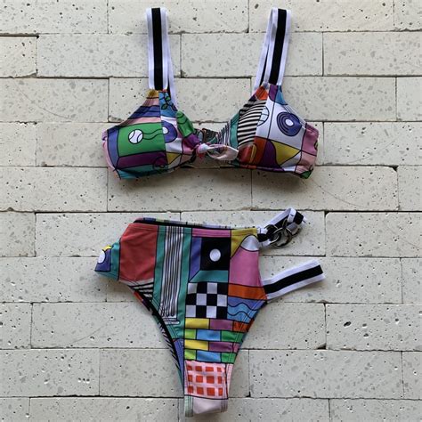 Biqu Ni Hot Pants Detalhe Listras E Argola Na Cintura Colorido Dondoca Moda Feminina