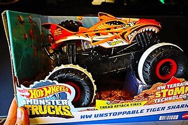 Hot Wheels Monster Trucks Macchina Telecomandata Tiger Shark L Inarrestabile Veicolo